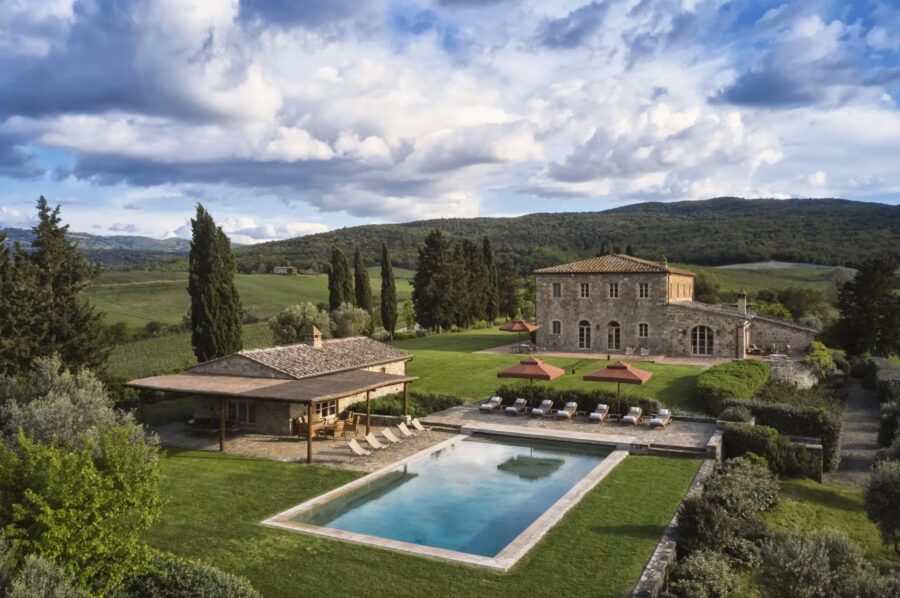 villa-selena-exterior-swimming-pool-garden-luxury-countryside-retreat-tuscany