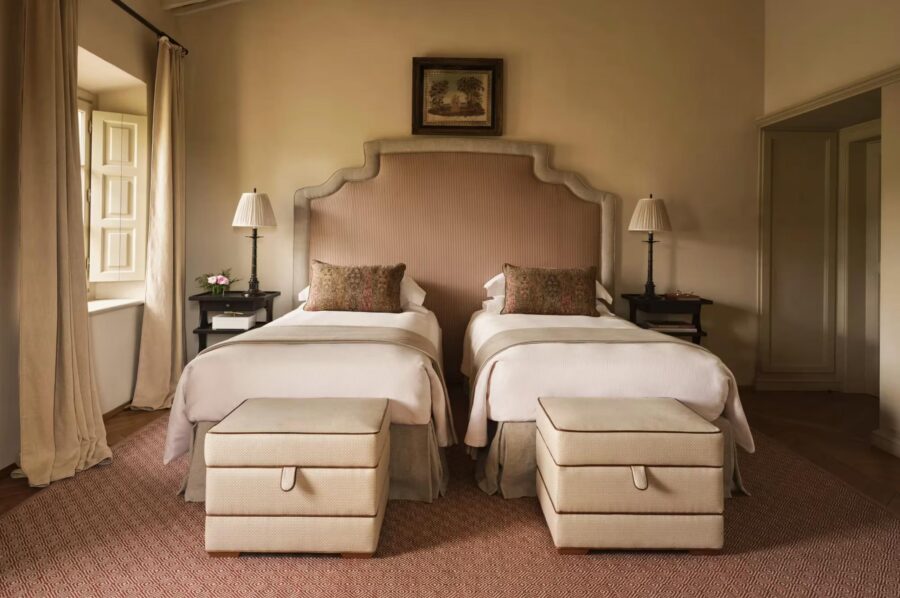 villa-selena-twin-bedroom-serene-elegant-interior-design-luxury-tuscany