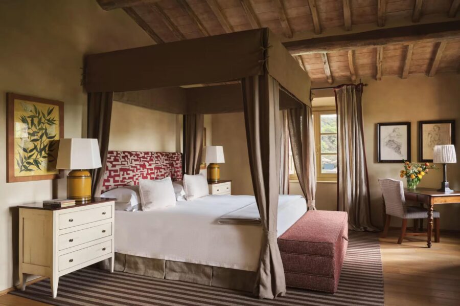 villa-terri-bedroom-canopy-bed-elegant-traditional-interiors-luxury-tuscany