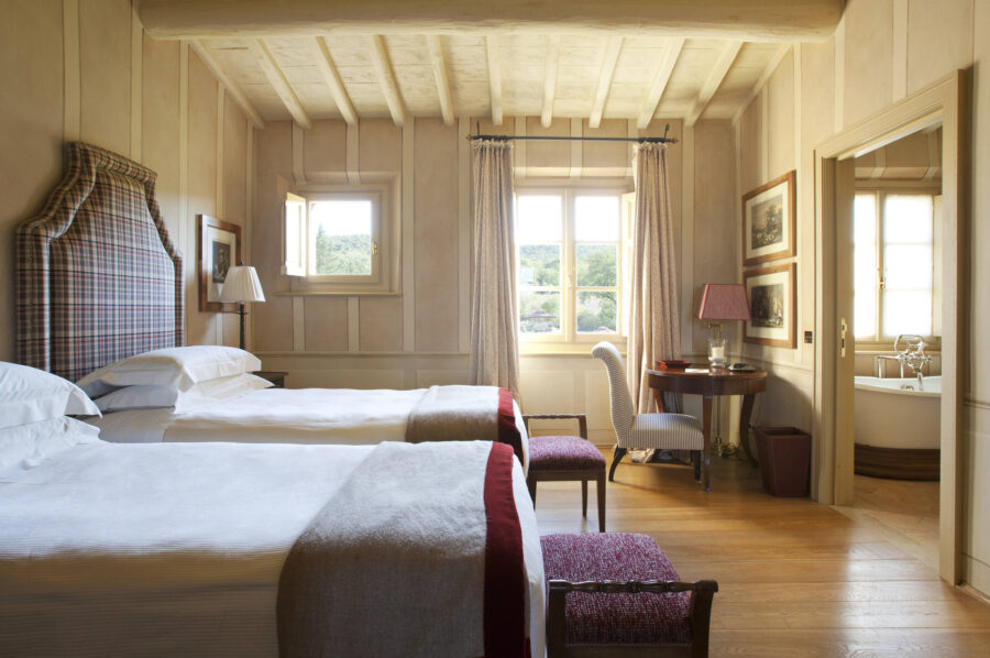 villa-terri-bedroom-charming-stylish-elegant-interiordesign-tuscany