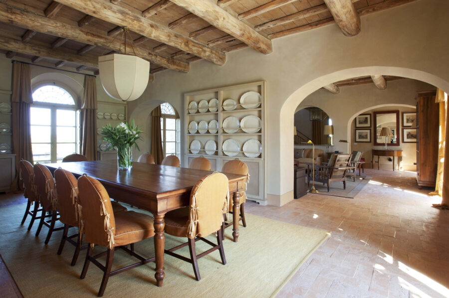 villa-terri-diningroom-stylish-elegant-luxury-design-tuscany