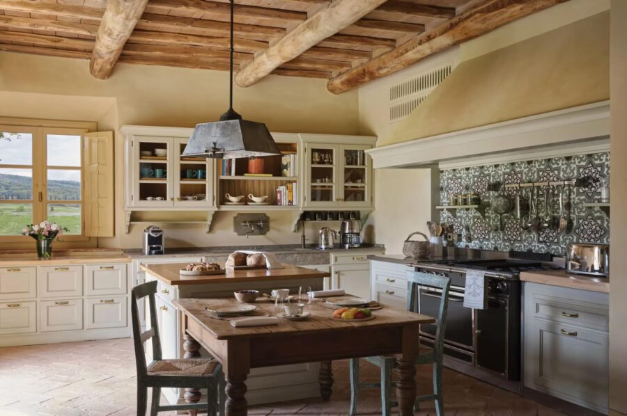 villa-terri-kitchen-fully-equipped-scenic-views-luxury-tuscany