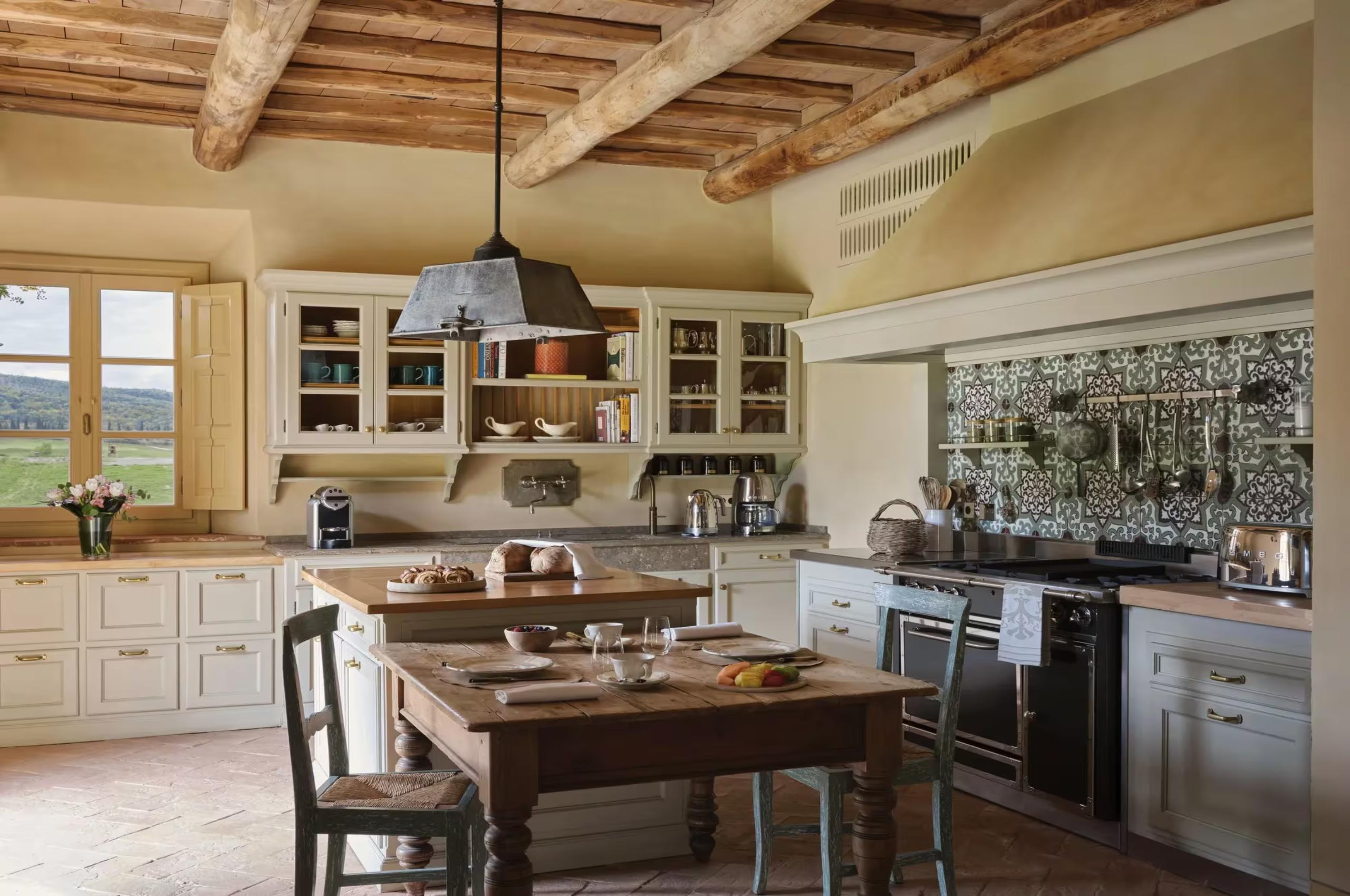 villa-terri-kitchen-fully-equipped-scenic-views-luxury-tuscany