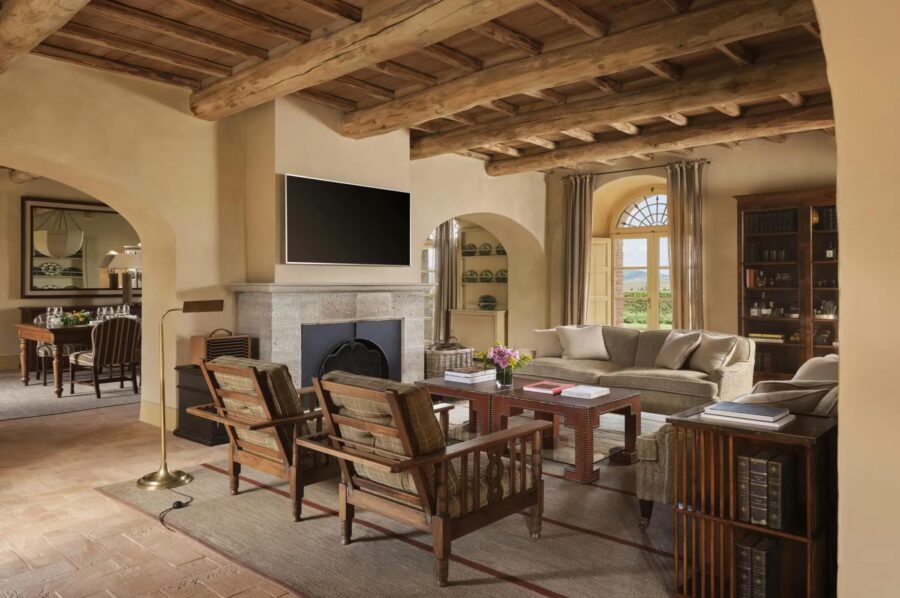 villa-terri-living-room-fireplace-openplan-elegant-interior-design-luxury-tuscany