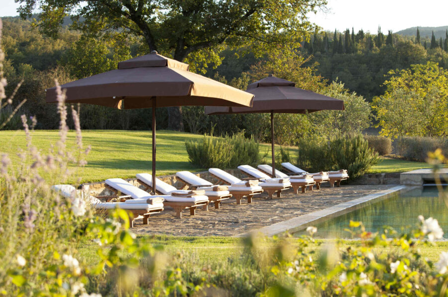 villa-terri-poolside-sunlounger-umbrella-garden-vineyard-tuscany