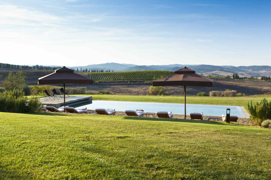 villa-terri-poolview-stunning-garden-vineyard-landscape-tuscany