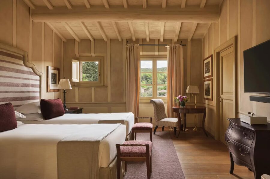 villa-terri-twin-bedroom-scenic-view-luxury-design-tuscany