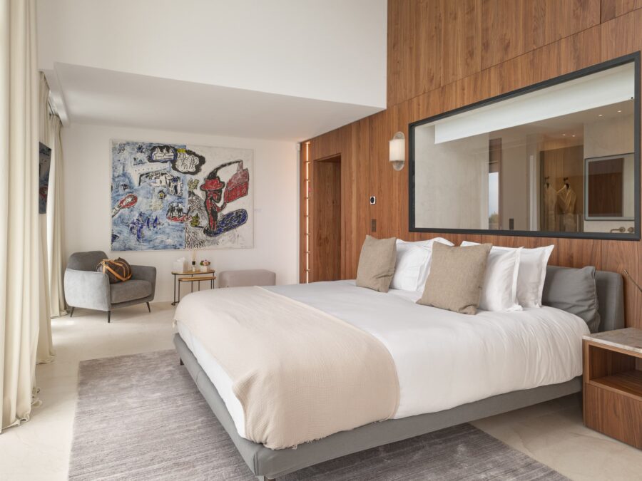 villa-valentina-bedroom-modern-sleek-tranquil-design-luxury-villefranche