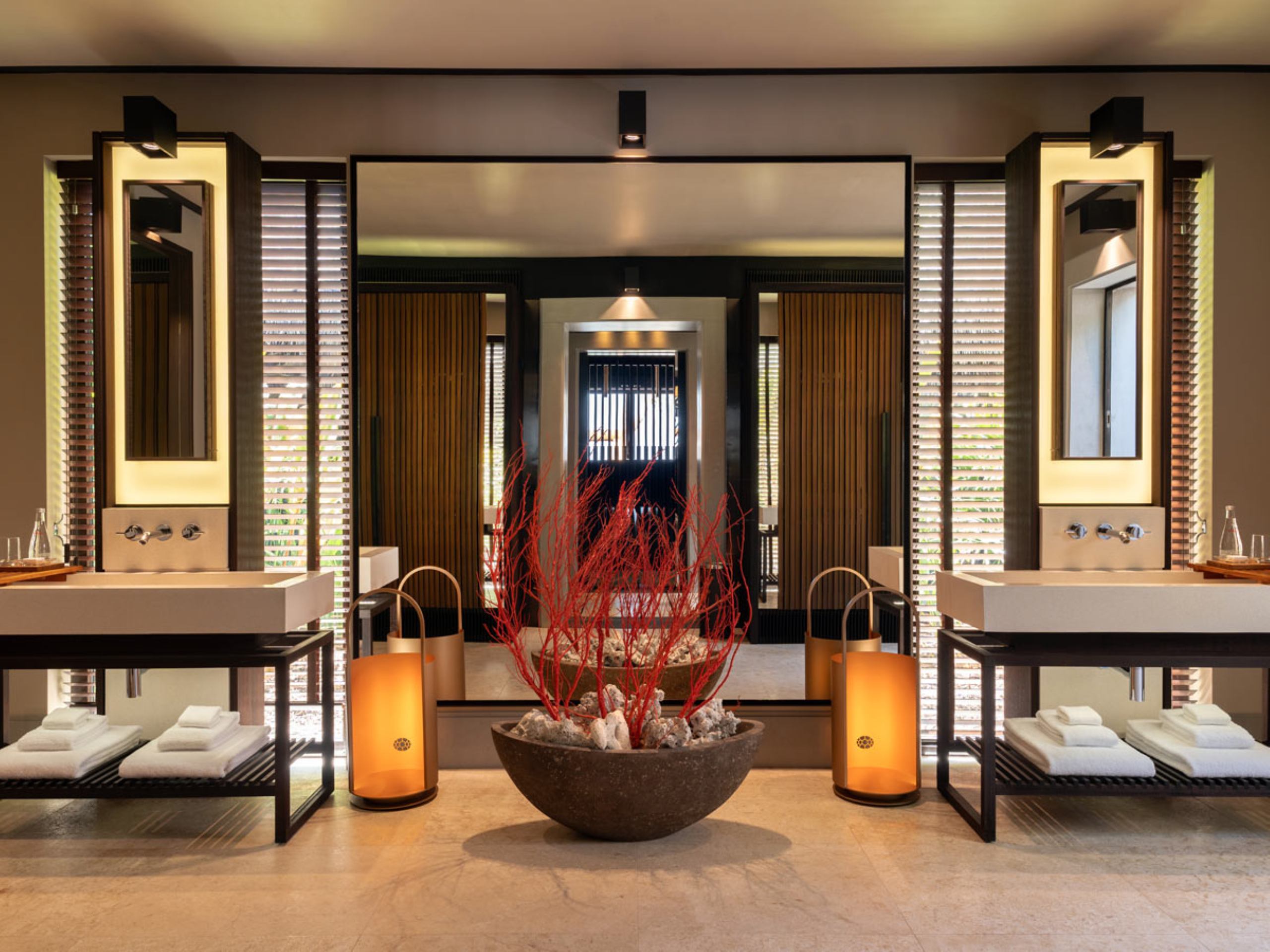 villa-vee-bathroom-doublesink-spacious-elegant-interiordesign-luxury-maldives