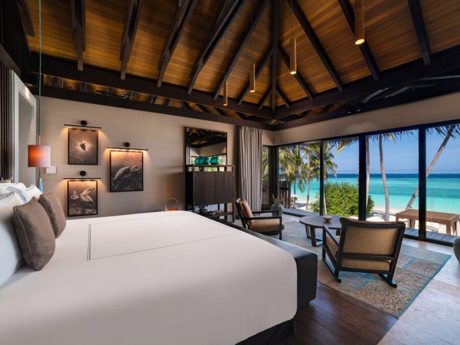 villa-vee-bedroom-seaview-beachfront-luxury-interiordesign-maldives