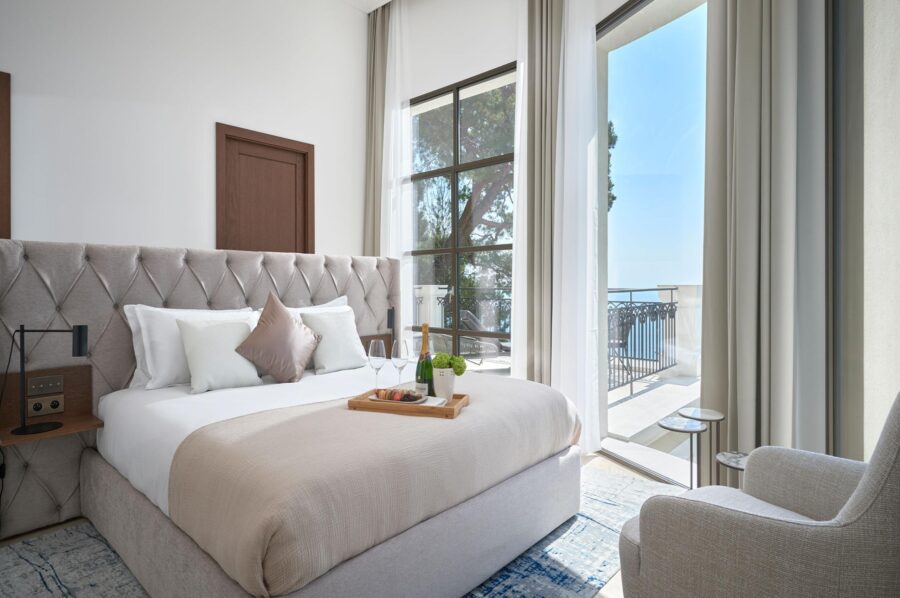 villa-violet-bedroom-elegant-modern-riviera-design-luxury-ville-franche