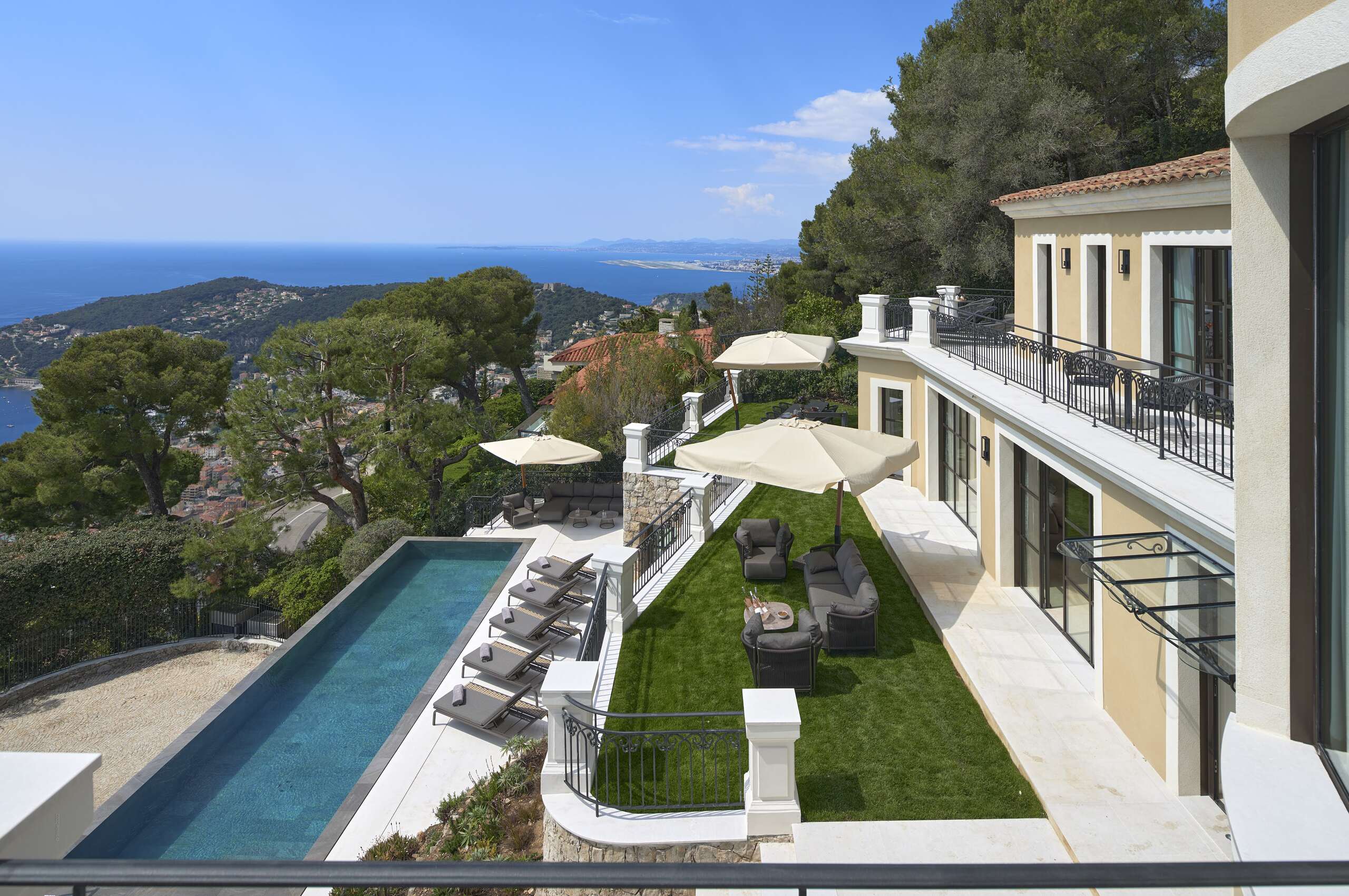 villa-violet-exterior-pool-terrace-seaview-luxury-villefranche