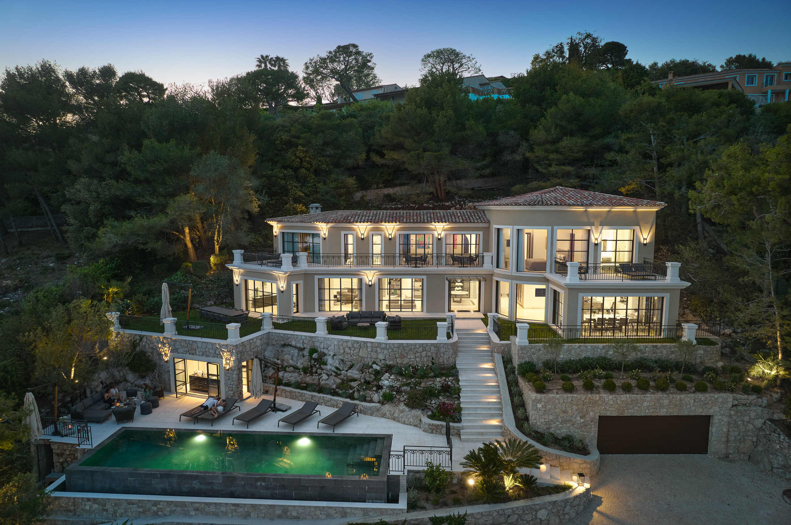 villa-violet-mainpage-exterior-aerial-luxury-mansion-retreat-frenchriviera-villefranche