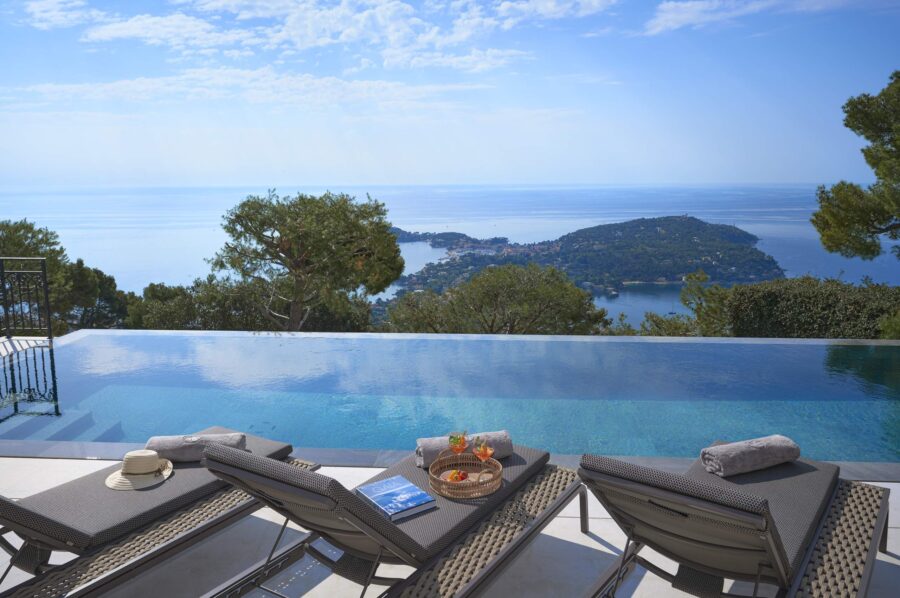 villa-violet-pool-sunbed-seaview-scenic-picturesque-frenchriviera-villefranche