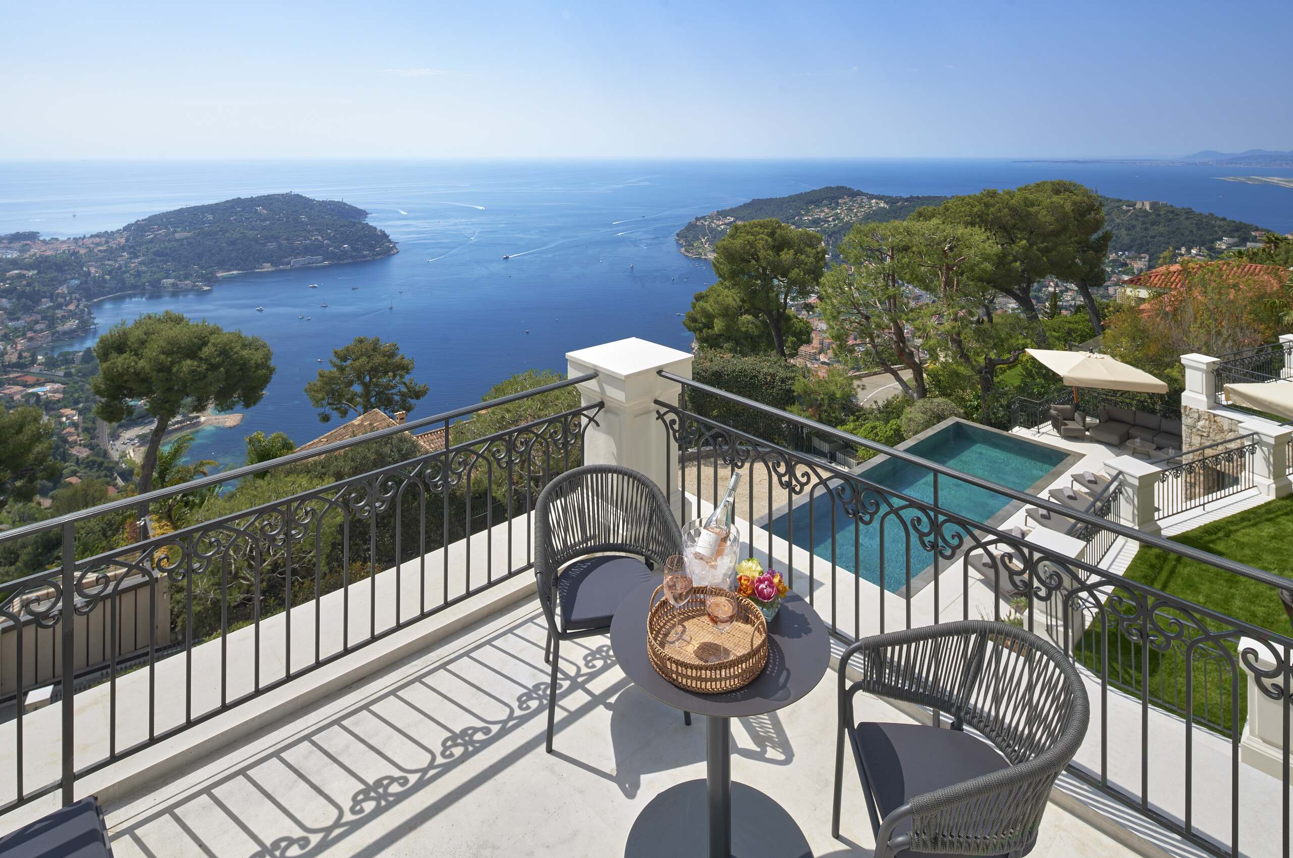 villa-violet-seaview-balcony-poolview-picturesque-luxury-villefranche