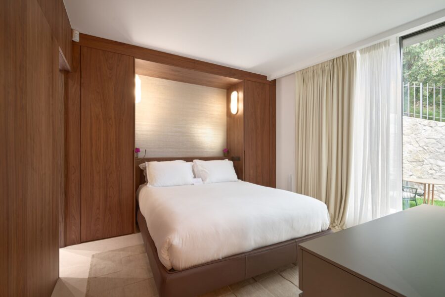 villa-viviette-bedroom-garden-access-serene-tranquil-design-luxury-villefranche