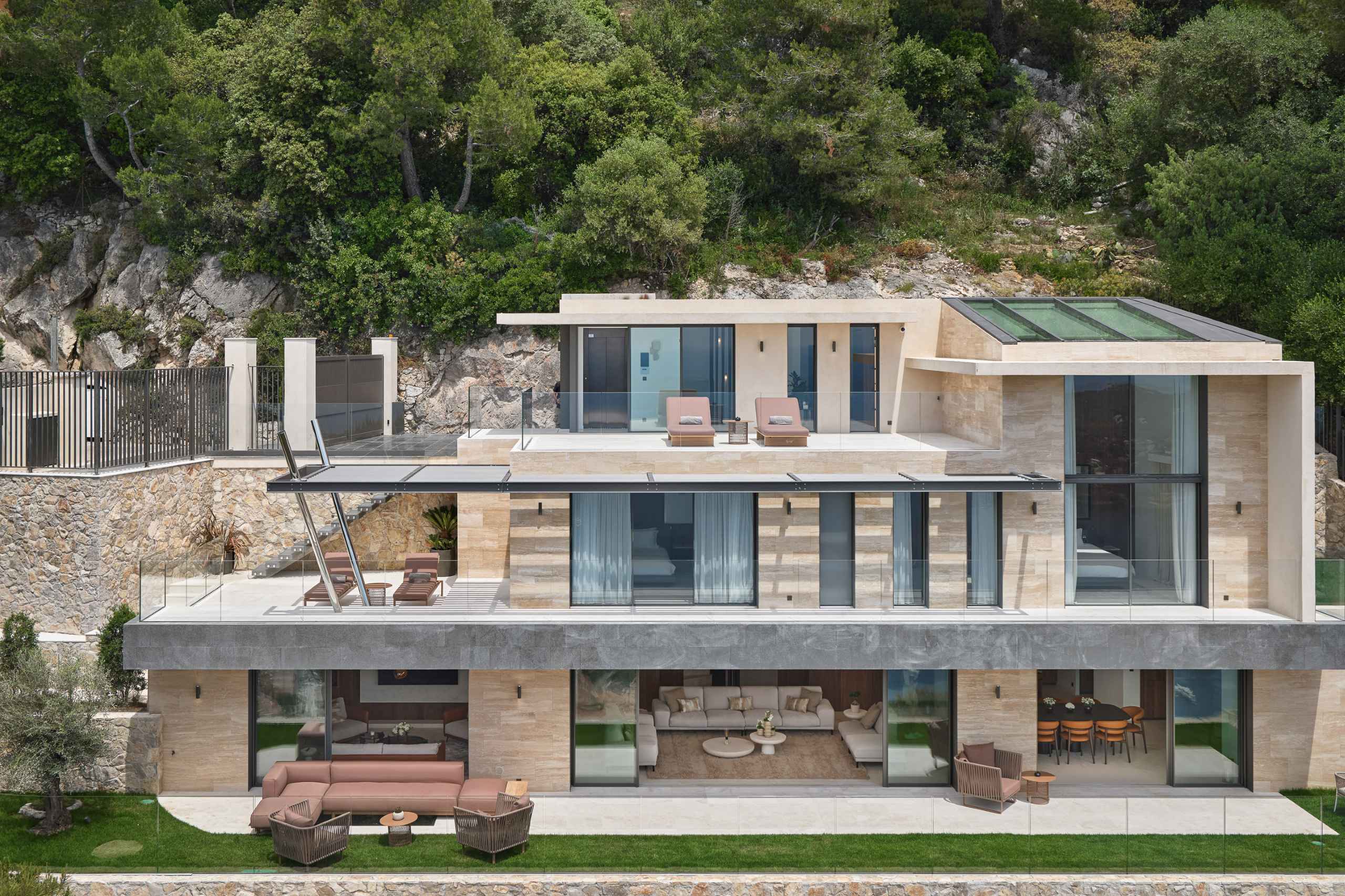 villa-viviette-exterior-grand-modern-architecture-garden-french-riviera-luxury-villefranche