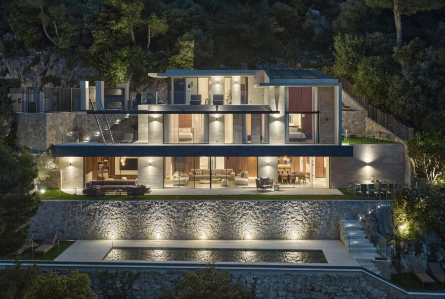 villa-viviette-exterior-night-modern-luxury-grand-architecture-garden-swimmingpool-luxury-villefranche