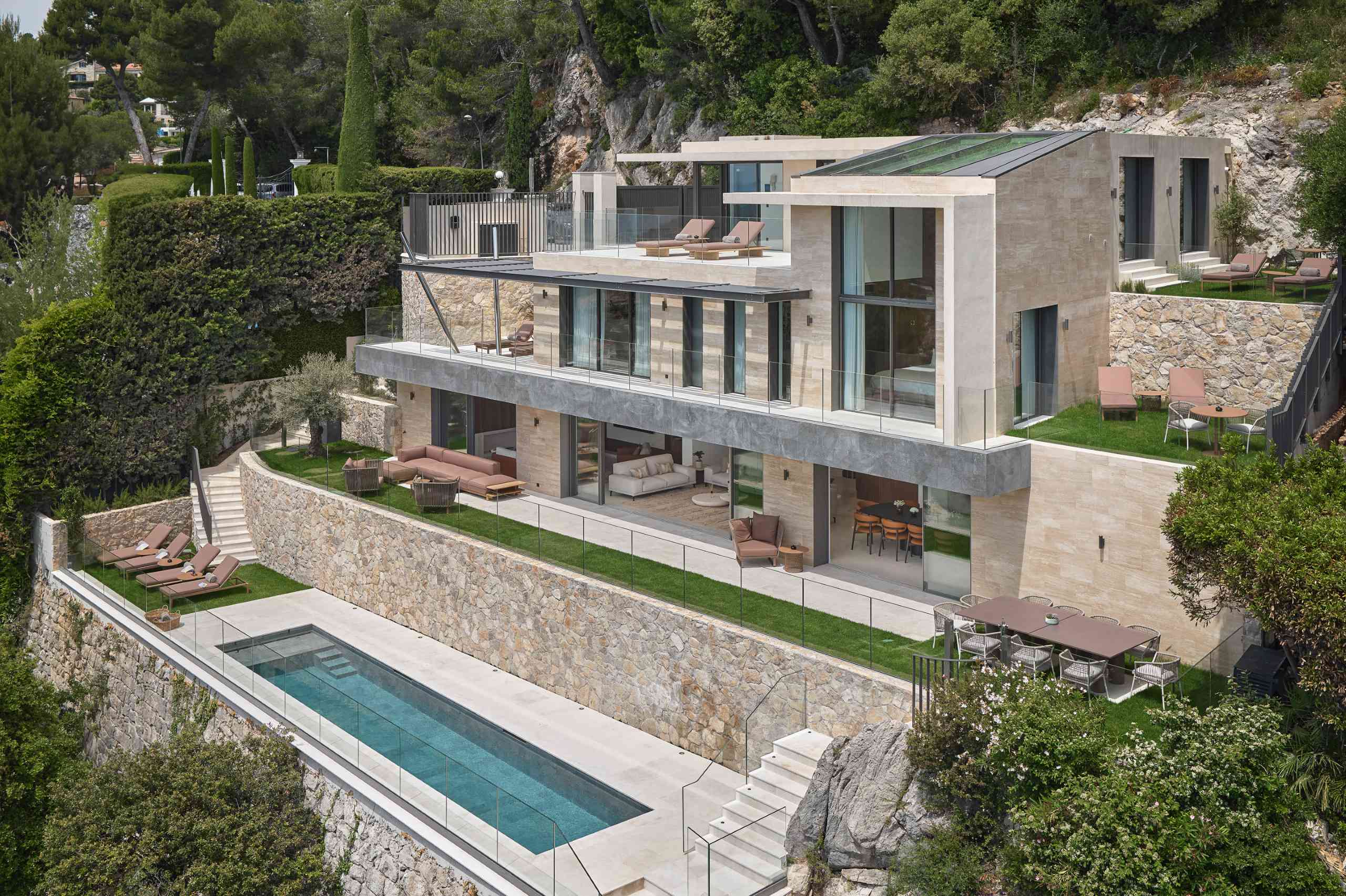 villa-viviette-exterior-swimmingpool-garden-modern-luxury-architecture-villefranche