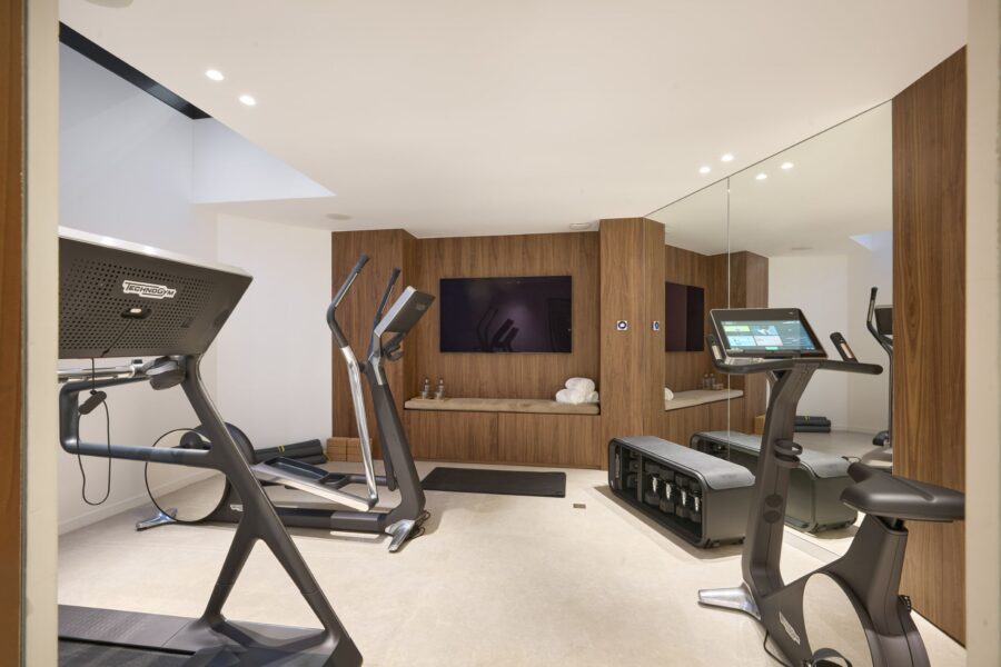 villa-viviette-gym-fitness-suite-workout-wellness-luxury-villefranche