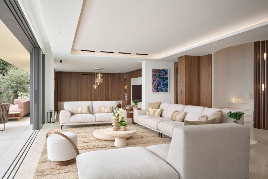 villa-viviette-livingroom-modern-elegant-serene-design-openplan-luxury-villefranche