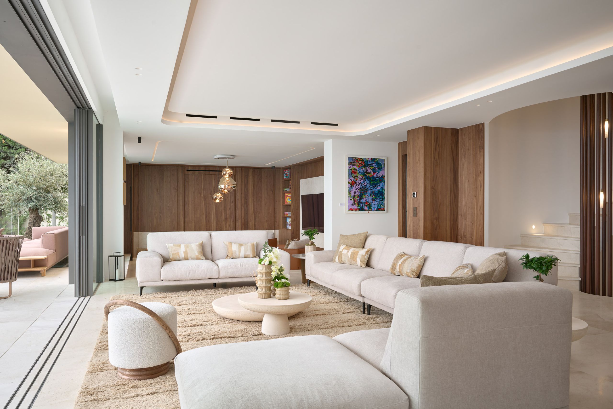 villa-viviette-livingroom-modern-elegant-serene-design-openplan-luxury-villefranche