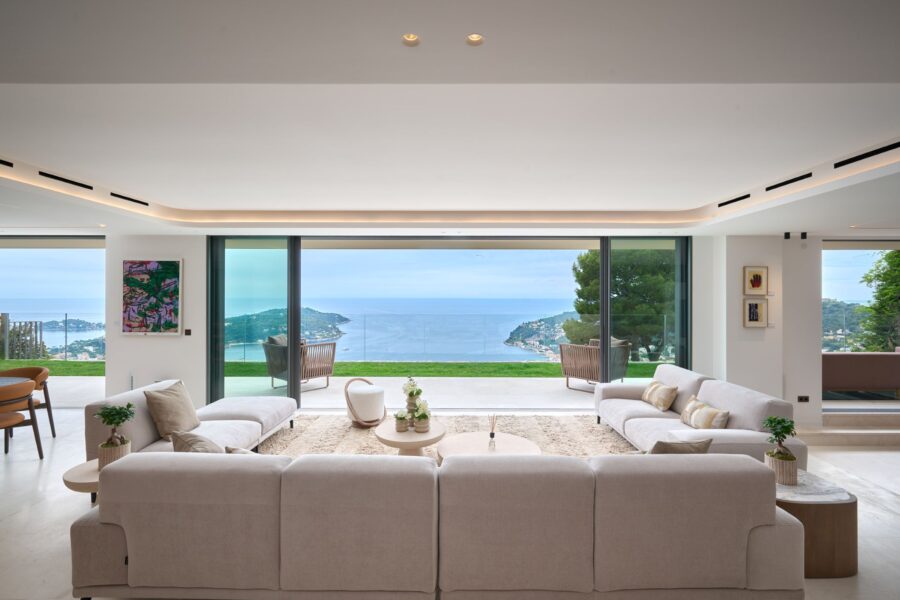 villa-viviette-livingroom-sea-view-modern-spacious-elegant-interior-design-luxury-villefranche
