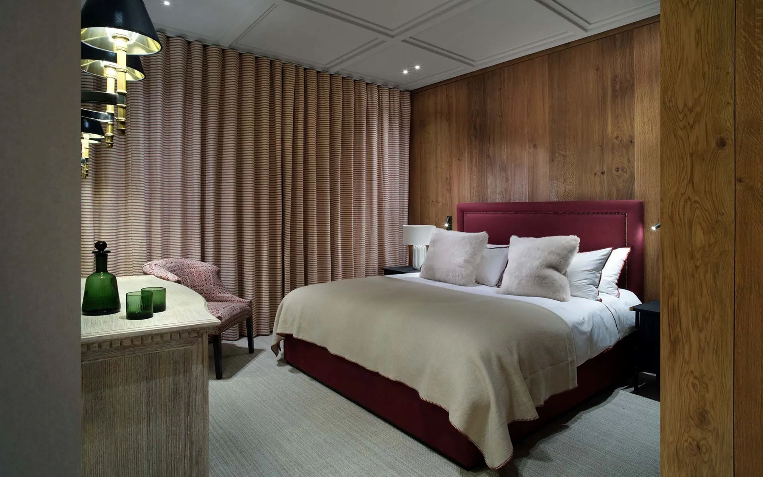 chalet-esme-bedroom-serene-calming-elegant-luxury-interiordesign-vald'isere