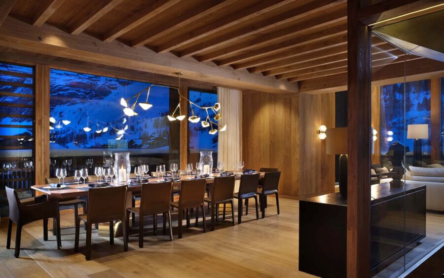 chalet-esme-dining-room-stunning-mountain-views-sleek-modern-alpine-luxury-interiordesign-vald'isere