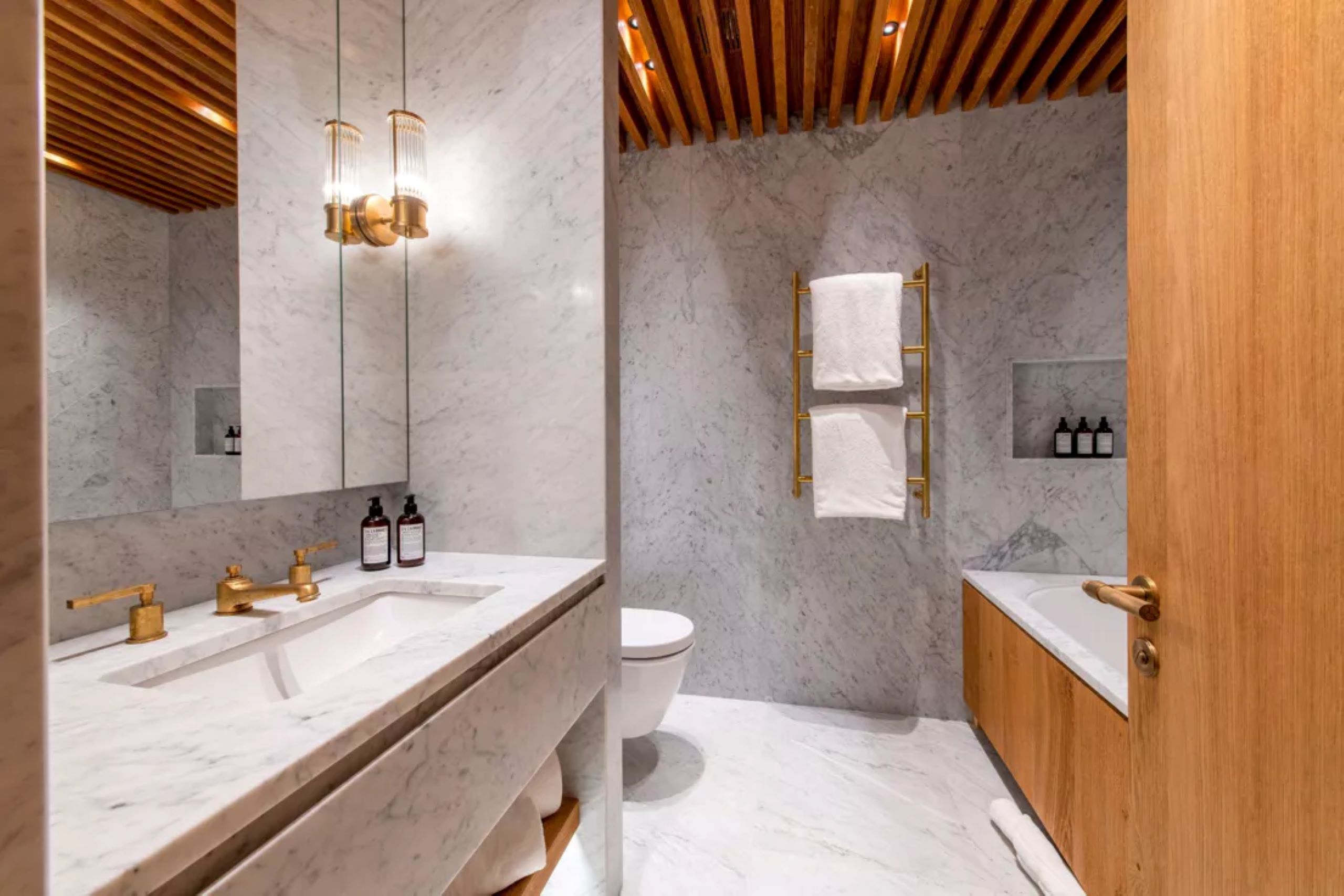 chalet-eva-bathroom-bathtub-marble-sleek-modern-luxury-design-vald'isere