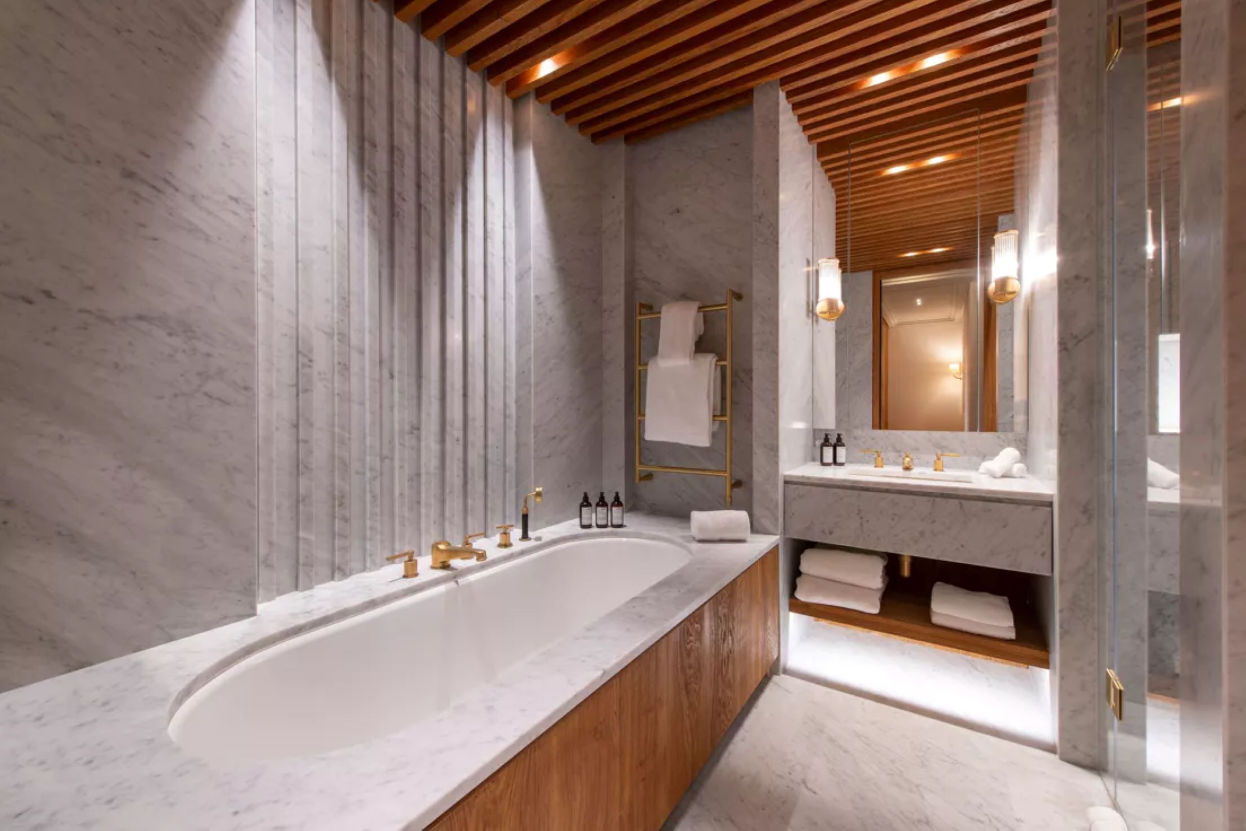 chalet-eva-bathroom-bathtub-sink-shower-sleek-marble-modern-design-luxury-vald'isere