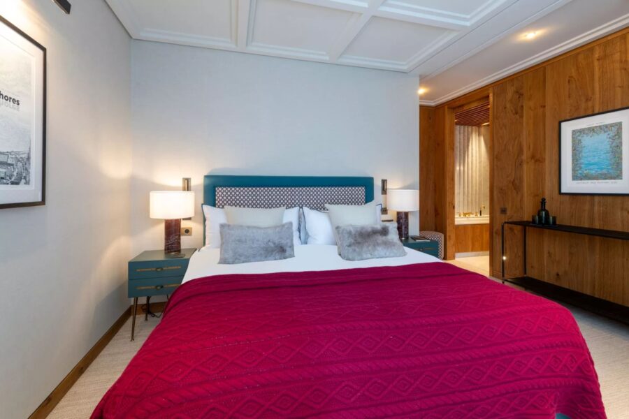 chalet-eva-bedroom-elegant-serene-alpine-interior-design-luxury-vald'isere