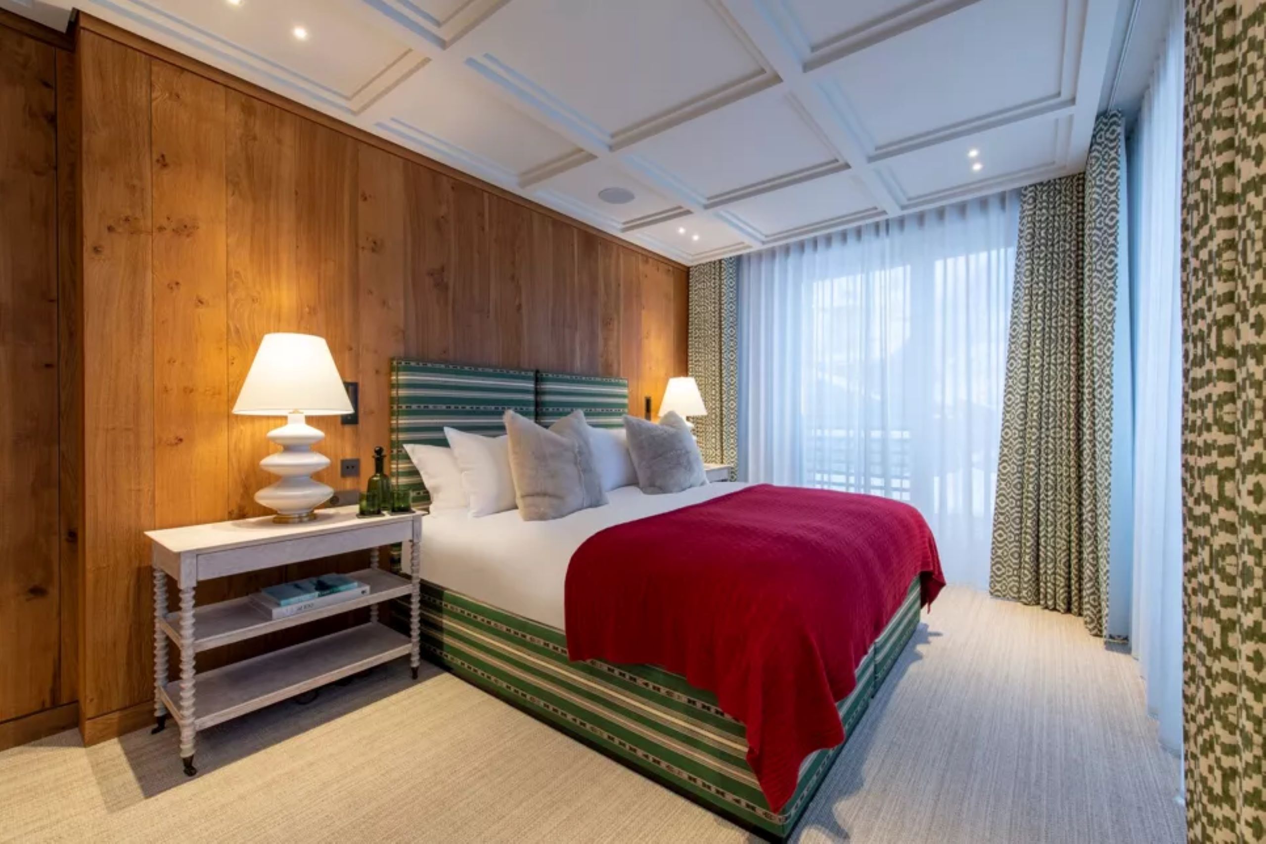 chalet-eva-bedroom-serene-modern-alpine-luxury-design-vald'isere