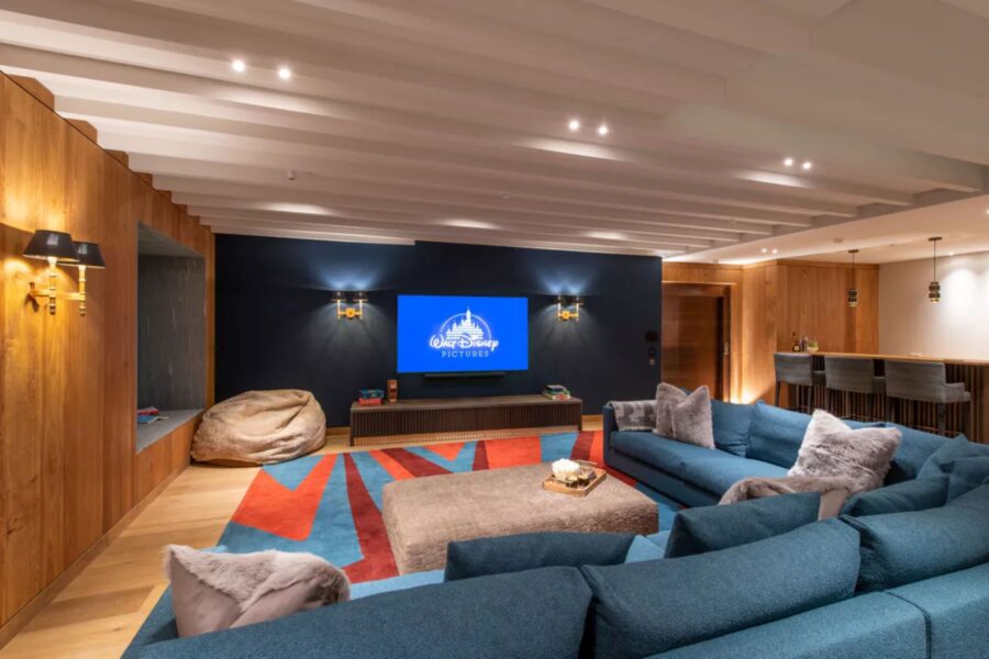 chalet-eva-cinema-room-movie-nights-film-family-entertainment-luxury-interior-bar-vald'isere