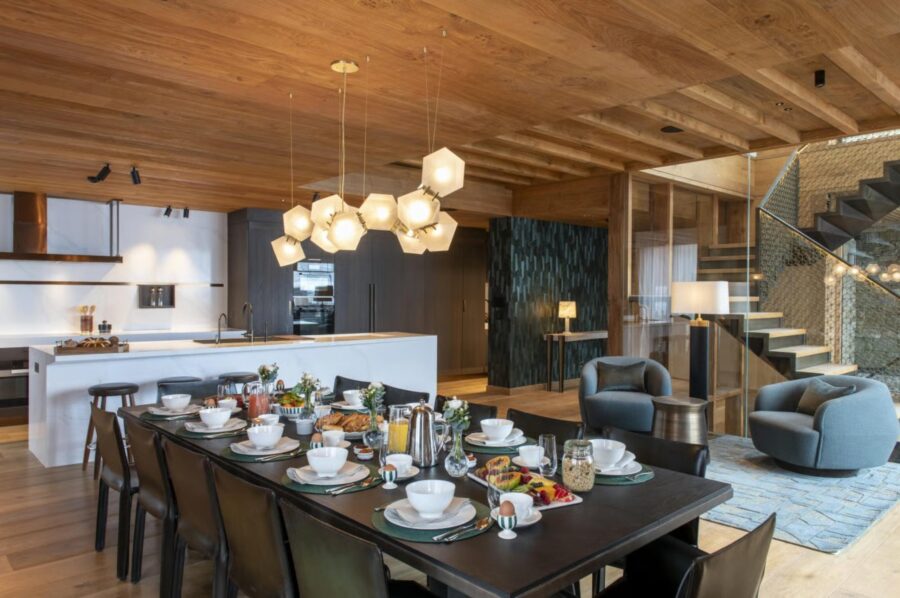 chalet-eva-dining-room-kitchen-openplan-sleek-modern-design-luxury-vald’Isère
