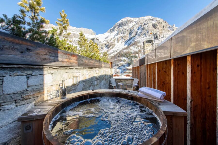 chalet-eva-hot-tub-jacuzzi-mountain-view-exterior-daytime-luxury-alpine-rental-retreat-vald'isere