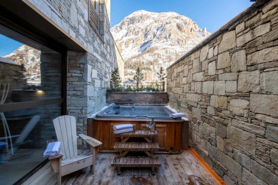 chalet-eva-hot-tub-stunning-mountain-view-luxury-alpine-retreat-vald'isere