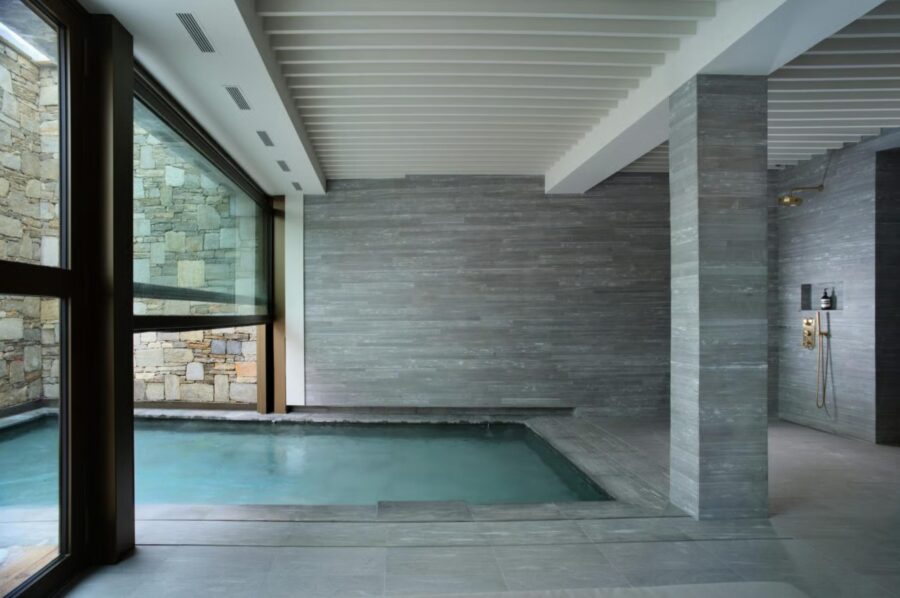 chalet-eva-indoor-outdoor-swimming-pool-spa-wellness-luxury-vald’Isère
