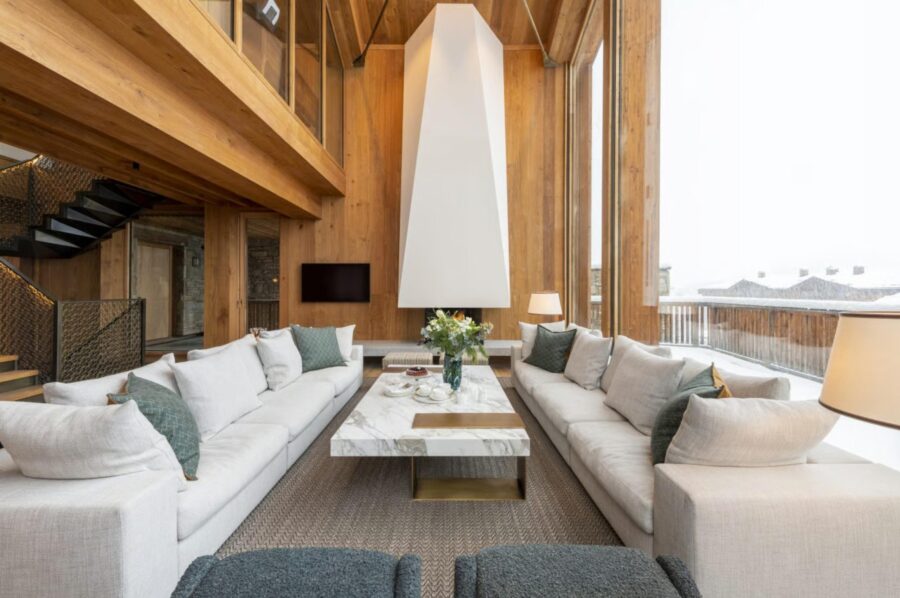 chalet-eva-living-room-fireplace-grand-modern-openplan-interior-design-luxury-vald’Isère