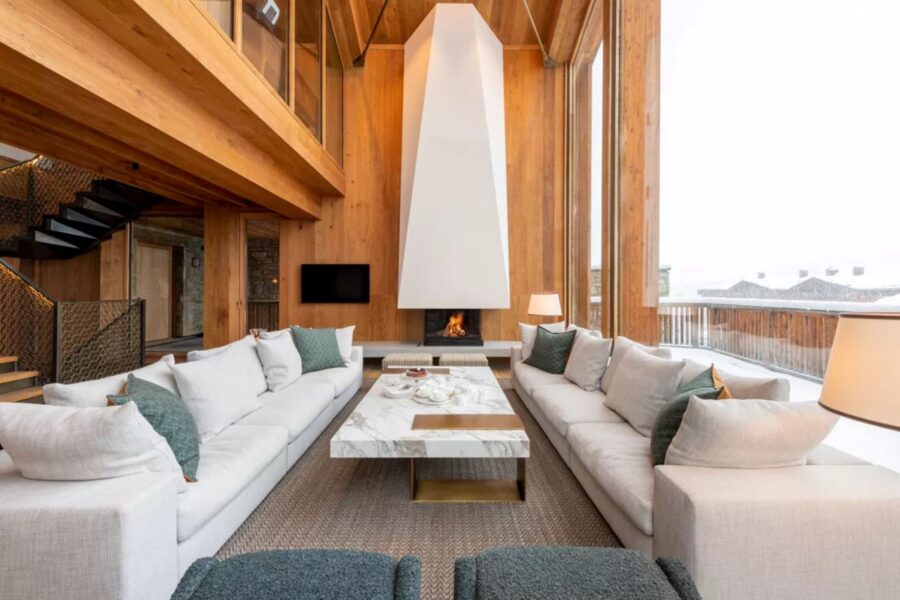 chalet-eva-living-room-lounge-daytime-heigh-ceiling-luxury-modern-alpine-interiors-vald'isere