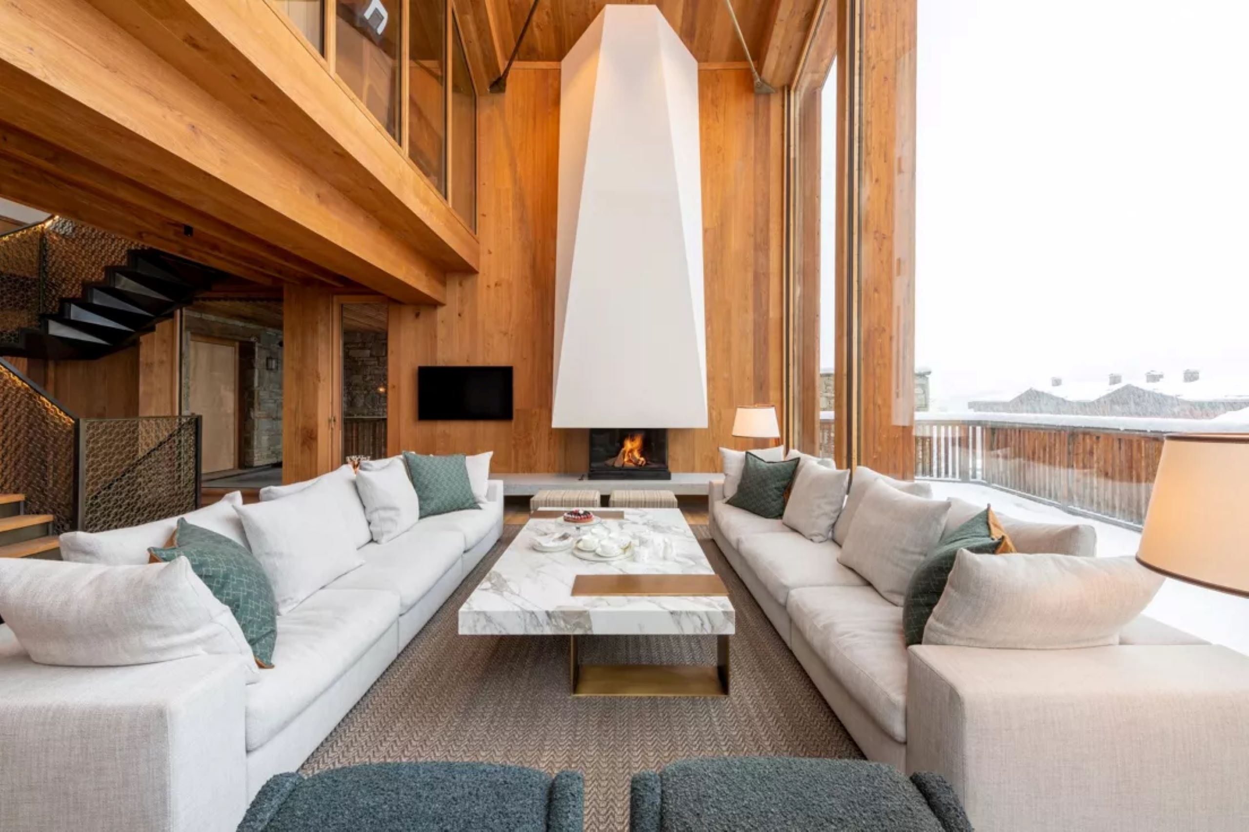 chalet-eva-living-room-lounge-daytime-heigh-ceiling-luxury-modern-alpine-interiors-vald'isere