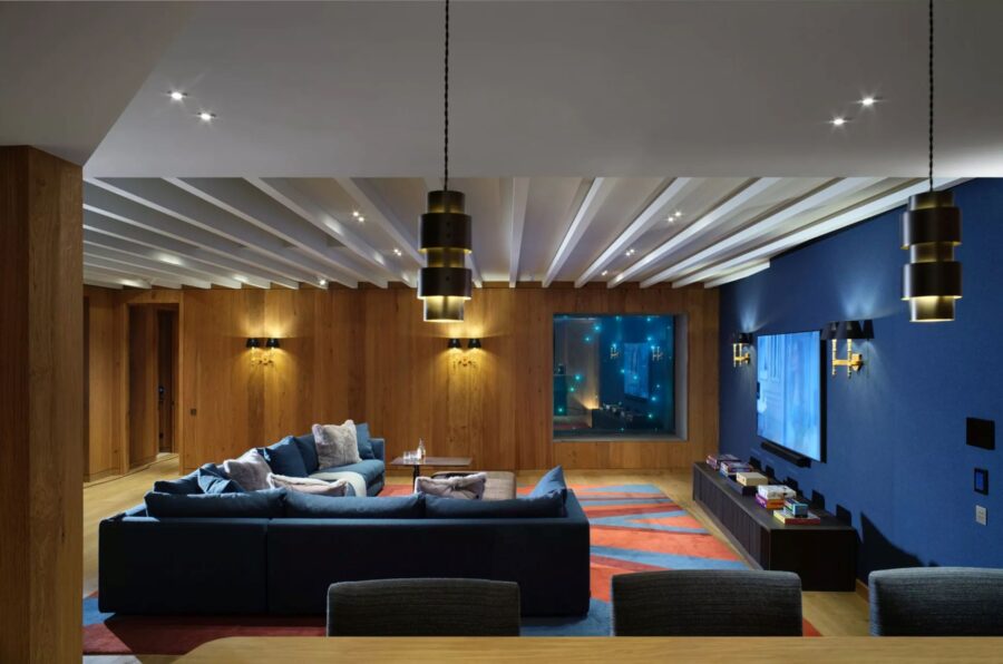 chalet-eva-lounge-movie-nights-tv-openplan-sleek-spacious-modern-design-luxury-vald'isere