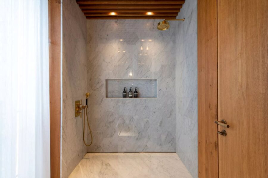 chalet-eva-shower-bathroom-italianshower-sleek-modern-marble-design-luxury-vald'isere