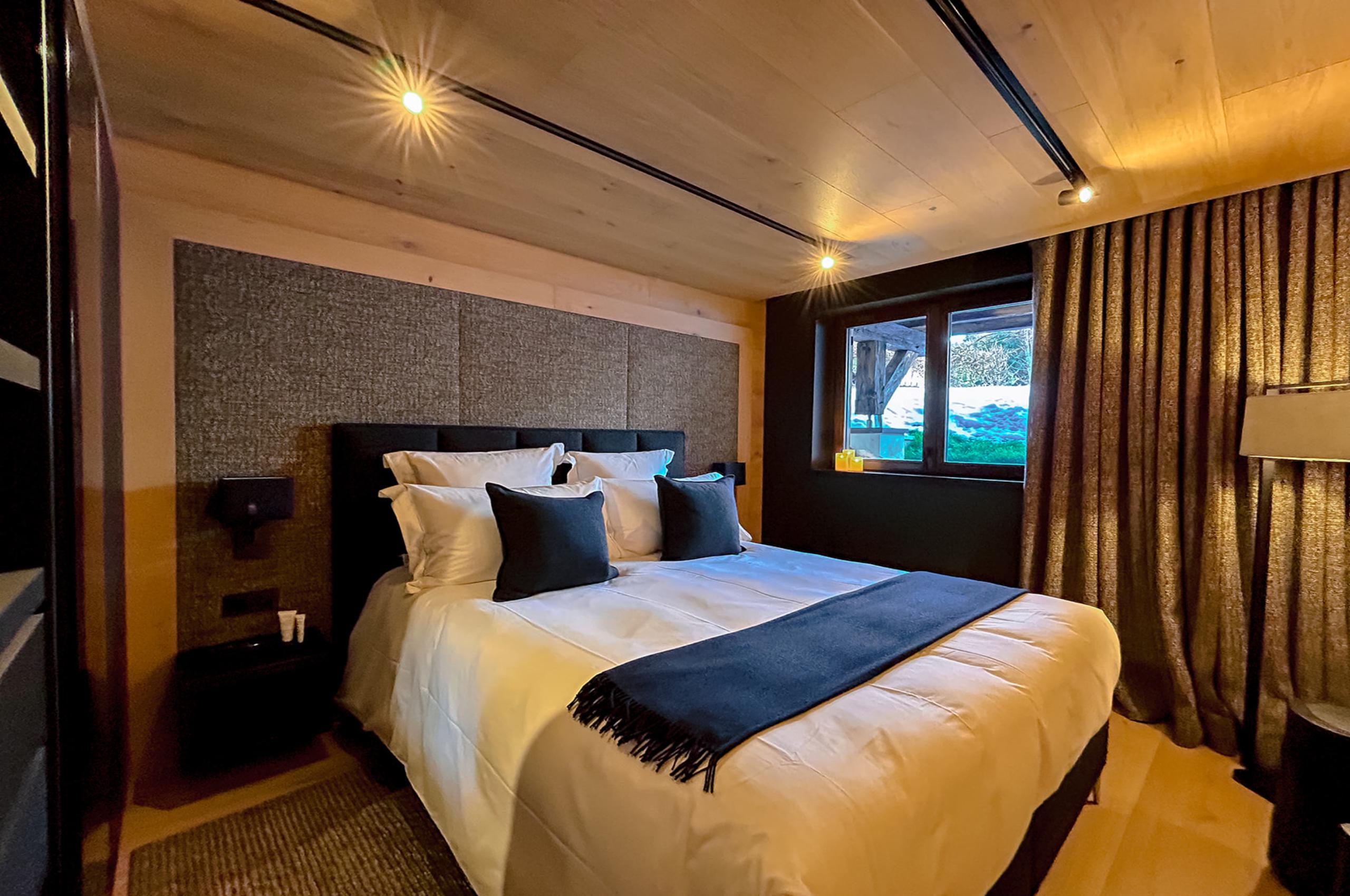 chalet-harper-bedroom-cosy-elegant-alpine-design-luxury-rental-retreat-megeve