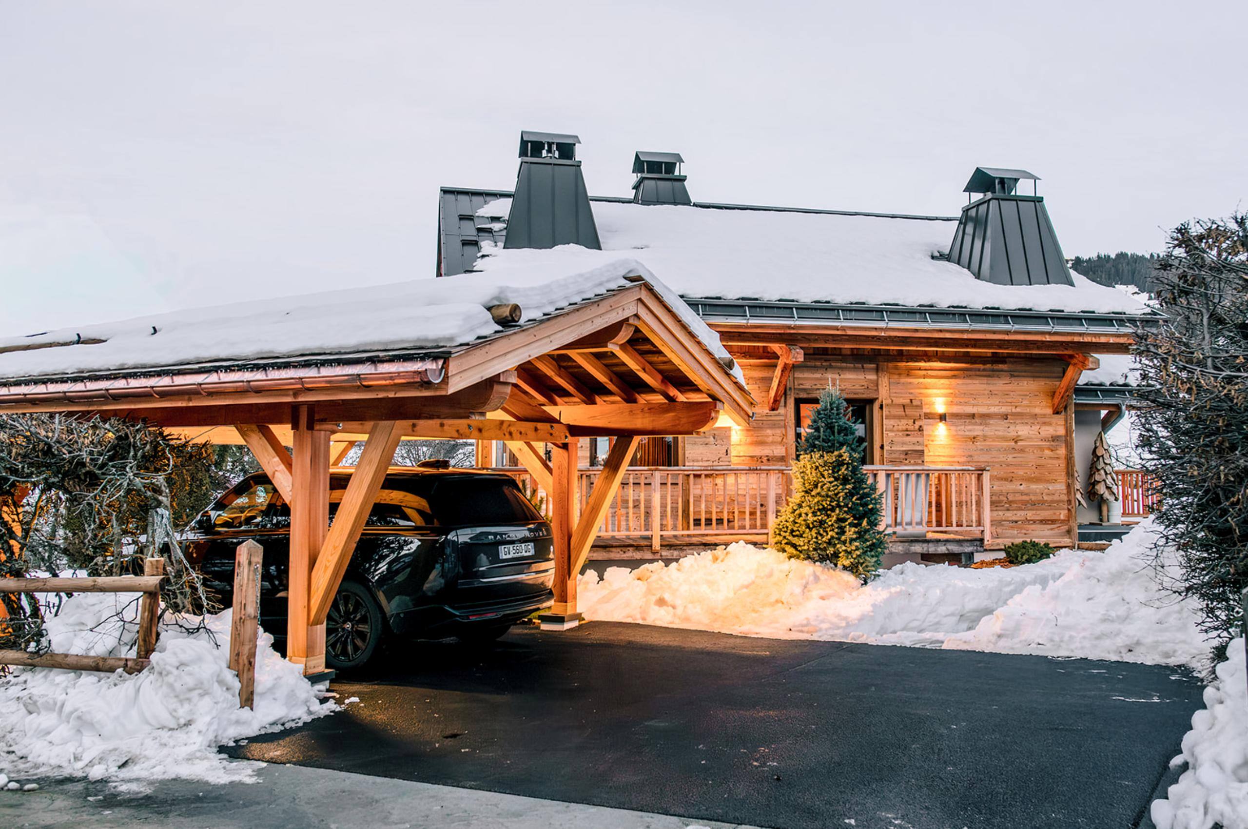 chalet-harper-exterior-driveway-parking-luxury-rental-retreat-megeve