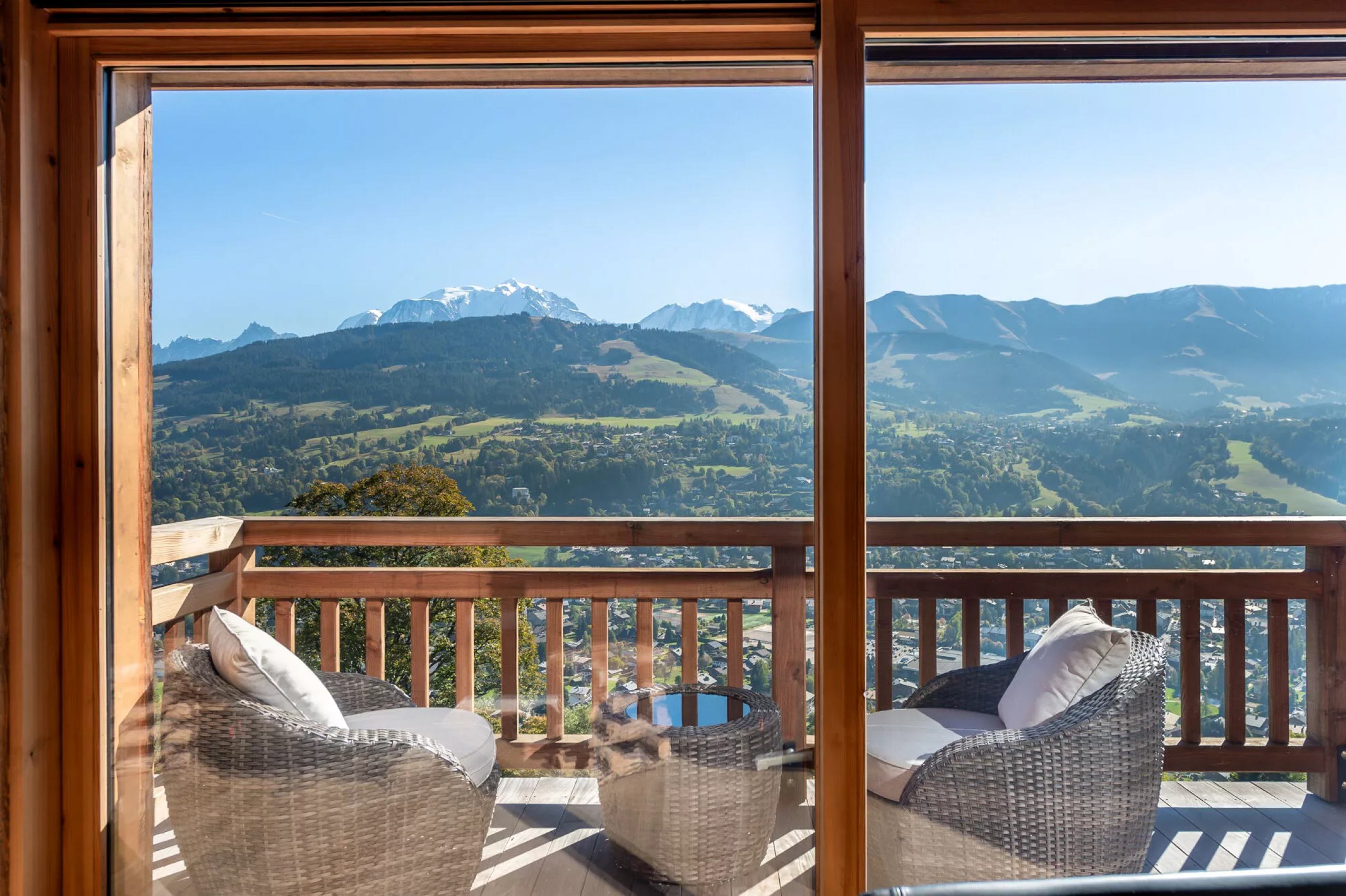 chalet-hollie-balcony-stunning-scenic-alpine-views-luxury-rental-retreat-megeve