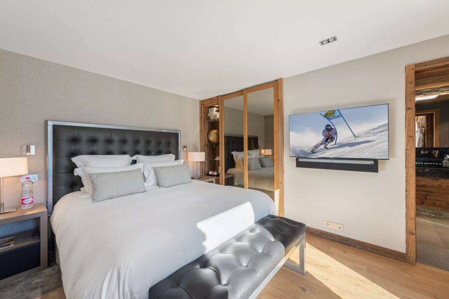 chalet-hollie-bedroom-ensuite-elegant-modern-design-luxury-megeve