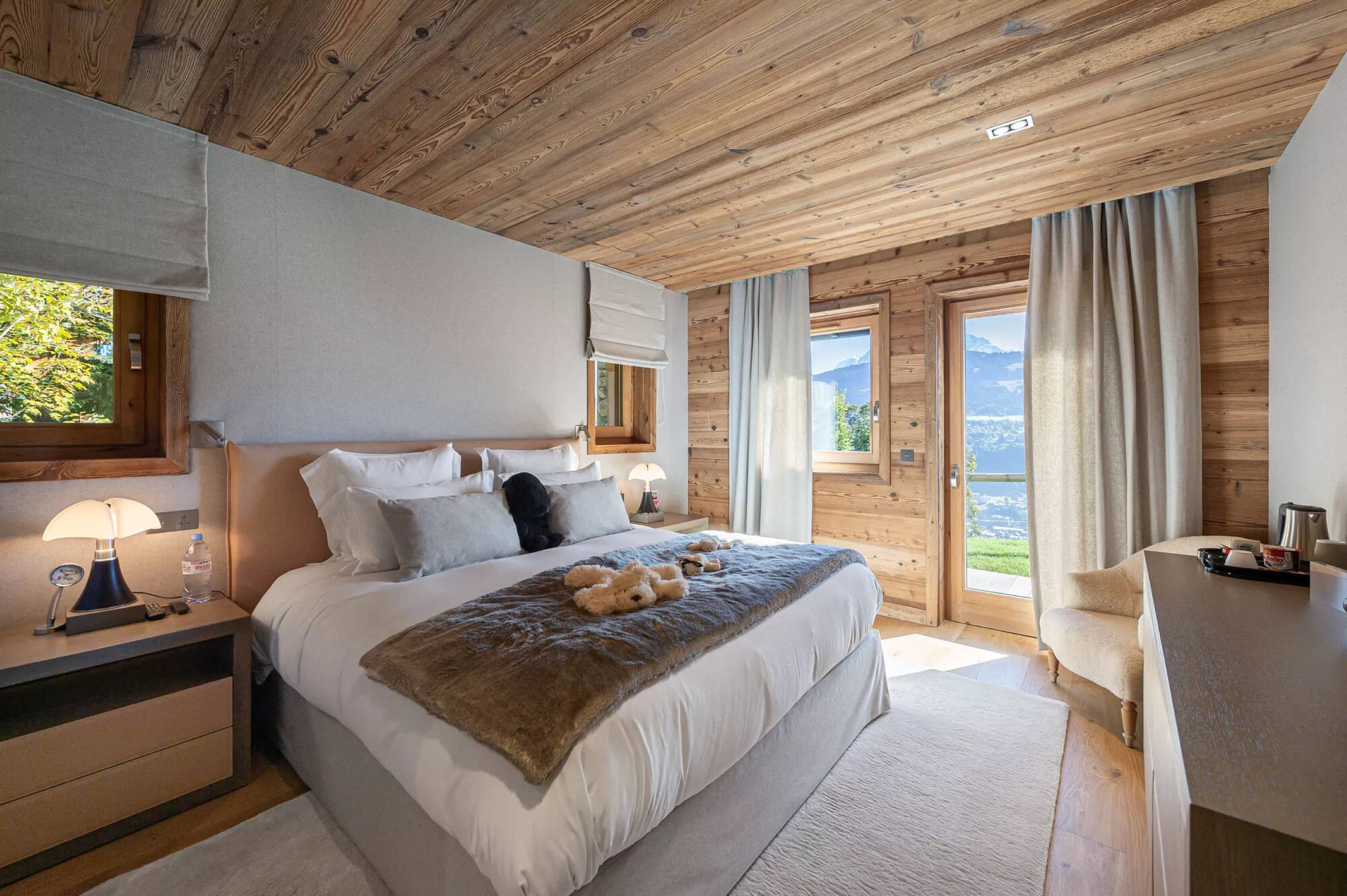 chalet-hollie-bedroom-scenic-views-alpine-luxury-design-megeve