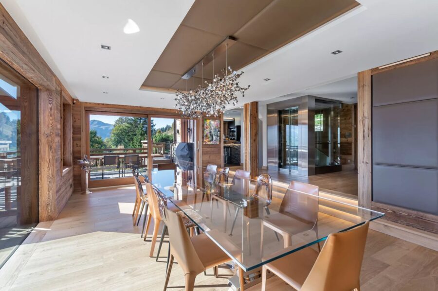 chalet-hollie-diningroom-elegant-grand-interiors-bright-openplan-living-luxury-megeve