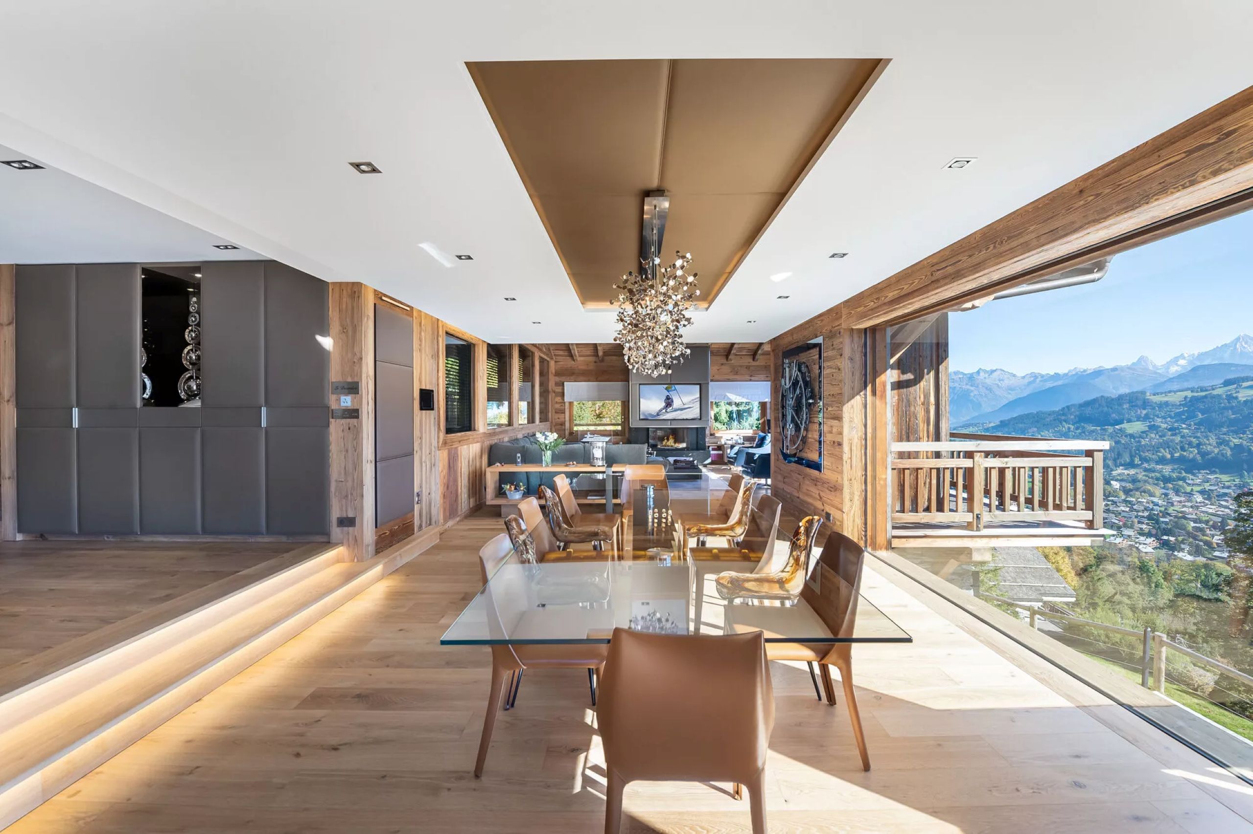 chalet-hollie-diningroom-openplan-scenic-views-grand-elegant-interiors-luxury-megeve